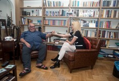 Ο Πάγκαλος δίνει συνέντευξη με τις παντόφλες και εύχεται να πάθει άσθμα ο Τσίπρας