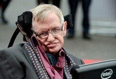 Stephen Hawking: Αυτοί είναι οι μεγαλύτεροι κίνδυνοι για την ανθρωπότητα