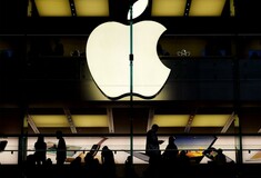 Η Apple σπάει όλα τα ρεκόρ και γίνεται η πρώτη εταιρία με αξία πάνω από 800 δισεκατομμύρια $