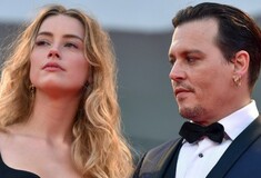 O Johnny Depp πλήρωσε την αποζημίωση στην Άμπερ Χερντ, αλλά το έκανε με τον τρόπο του