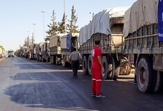 Συρία: Τουλάχιστον 20 άμαχοι σκοτώθηκαν στον βομβαρδισμό της αυτοκινητοπομπής με την ανθρωπιστική βοήθεια