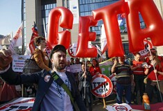 Παρά το βέλγικο «όχι», ΕΕ και Καναδάς ελπίζουν ακόμη για τη συμφωνία ελεύθερου εμπορίου CETA