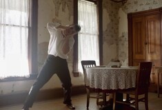 Χορεύοντας το πιο ωραίο κομμάτι του Μπαχ σε ένα ηλιόλουστο δωμάτιο