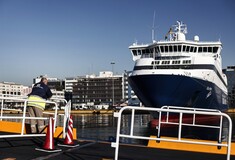 Δεμένα τα πλοία στα λιμάνια έως την Πέμπτη