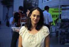 Η Έλενα Δανάλη μας βάζει στον ιδανικό κόσμο της κοινωνικά δίκαιης γεωργίας