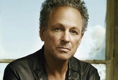 O πρώην τραγουδιστής των Fleetwood Mac μηνύει την μπάντα και ζητά 12 εκατ. δολάρια