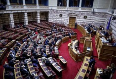 Αντιδράσεις για την τήρηση ενός λεπτού σιγής στη Βουλή για τον Κωνσταντίνο Κατσίφα