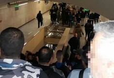 Τάγμα εφόδου της Χρυσής Αυγής στο σταθμό Μοναστηράκι - Απειλούσαν επιβάτες (ΒΙΝΤΕΟ)