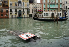Ζημιές σε δυο αριστουργήματα του Μιρό από τις πλημμύρες στη Βενετία