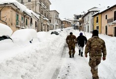 Ιταλία: «Έως και 30» νεκροί από τη χιονοστιβάδα που καταπλάκωσε ξενοδοχείο μετά τους σεισμούς