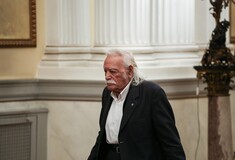 Ο Γλέζος για το παιδί της Πόλα Ρούπα: H κράτησή του αποτελεί ντροπή για όλους μας