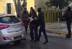 Στον εισαγγελέα η Πόλα Ρούπα - «Ζήτω η επανάσταση» φώναξε προσερχόμενη στην Ευελπίδων