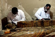 Αίγυπτος: Έξι μούμιες και χίλια αγαλματίδια ανακαλύφθηκαν μέσα σε φαραωνικό τάφο