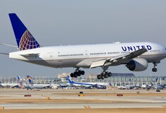 Συγγνώμη ζήτησε ο διευθύνων σύμβουλος της United Airlines για τη βίαιη συμπεριφορά σε επιβάτη