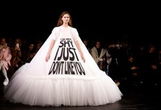 Οι Viktor & Rolf παρουσίασαν την πιο «viral» συλλογή υψηλής ραπτικής στο Παρίσι