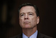 Ο Τραμπ απέλυσε ξαφνικά τον επικεφαλής του FBI, Τζ. Κόμεϊ