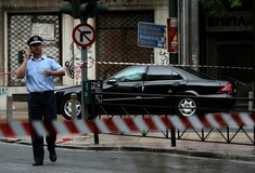 Έρευνες για το πώς «πέρασε» στα χέρια του Παπαδήμου ο φάκελος που εξερράγη