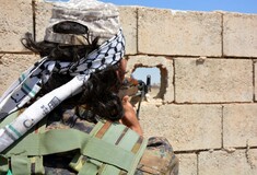 Σφοδρές μάχες για την ανακατάληψη της «πρωτεύουσας» του Ισλαμικού Κράτους στη Συρία