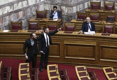 Γιατί δεν υπάρχουν φωτογραφίες και πλάνα από την επίθεση Κασιδιάρη στον Δένδια;