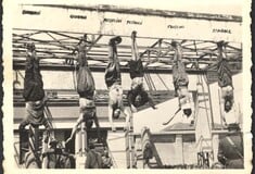 Ο όχλος εναντίον του Μπενίτο Μουσολίνι και της ερωμένης του