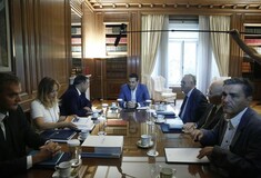 Τσίπρας: Να ξαναχτιστεί η μικρομεσαία επιχείρηση σε πιο υγιή βάση