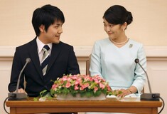 Η πριγκίπισσα της Ιαπωνίας αφήνει τη βασιλική οικογένεια για να παντρευτεί τον κοινό θνητό που ερωτεύτηκε