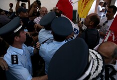 ΒΙΝΤΕΟ -Επεισόδια μεταξύ ΜΑΤ και μελών της Λαϊκής Ενότητας σε διαμαρτυρία κατά του Μακρόν