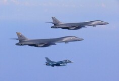 Αμερικανικά βομβαρδιστικά πέταξαν πάνω από την κορεατική χερσόνησο - ΗΠΑ: Έτοιμοι να ανταποκριθούμε με θανατηφόρα ισχύ