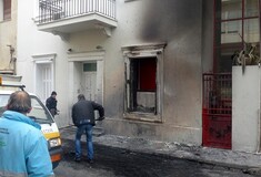 Νέα επίθεση με μολότοφ στο σπίτι του Αλέκου Φλαμπουράρη στα Εξάρχεια