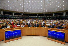 Δημοσκόπηση: Διπλασιάζει η Ακροδεξιά τις έδρες της στο Ευρωκοινοβούλιο