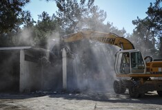 Μόλις 30 κατεδαφίσεις μετά την πυρκαγιά στο Μάτι- Χιλιάδες είχε υποσχεθεί η κυβέρνηση Τσίπρα