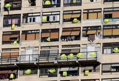 Οι Γάλλοι κρεμάνε κίτρινα γιλέκα στα μπαλκόνια - Το Παρίσι ετοιμάζεται για μέρα μάχης