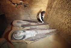 Στο φως τάφος και σαρκοφάγοι ιερέων της αρχαίας Αιγύπτου - Μοναδικά ευρήματα κοντά στις Πυραμίδες