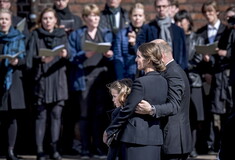 Θρήνος στην κηδεία των τριών παιδιών του δισεκατομμυριούχου ιδιοκτήτη της Asos - Σπαρακτικό αντίο από την οικογένεια