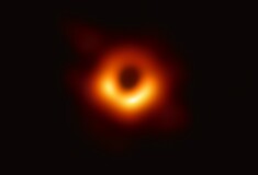Οι επιστήμονες ψάχνουν όνομα για την πρώτη μαύρη τρύπα που φωτογραφήθηκε