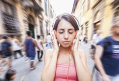 Τι συμβαίνει στον εγκέφαλό μας όταν ακούμε το αγαπημένο μας τραγούδι;