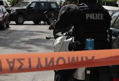 Παλαιό Φάληρο: Η αστυνομία αναζητά τον αδελφό της δολοφονημένης γυναίκας
