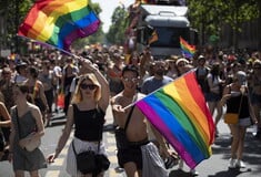 Το πρώτο Pride στα Σκόπια - Καύσωνας και γυμνόστηθες Femen στο Παρίσι