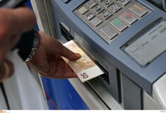 Αυξάνεται η χρέωση για ανάληψη μετρητών από ΑΤΜ άλλων τραπεζών