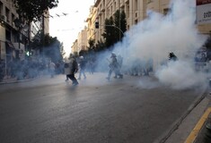 Ένταση και χημικά στην πορεία για τον Δημήτρη Κουφοντίνα στην Αθήνα