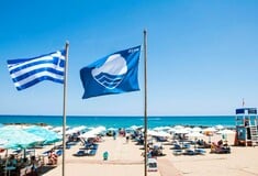 Γαλάζιες Σημαίες 2019: Όλη η λίστα με τις 515 ελληνικές παραλίες - 2η παγκοσμίως η Ελλάδα