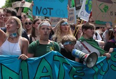 «Ο πλανήτης γίνεται πιο καυτός και από τον Ράιαν Γκόσλινγκ» στα συνθήματα της κινητοποίησης κατά του άνθρακα στη Γερμανία