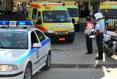 Σοβαρό τροχαίο στην Πατησίων - Όχημα χτύπησε δύο πεζές γυναίκες και τις τίναξε στο άλλο ρεύμα