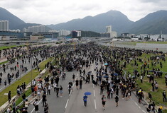 Χονγκ Κονγκ: Διαδηλωτές προσπάθησαν να αποκλείσουν την πρόσβαση στο αεροδρόμιο