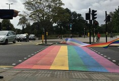 Βρετανία: Μια διάβαση πεζών στα χρώματα του ουράνιου τόξου προς τιμήν των ΛΟΑΤΚΙ+