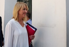 Απολογείται η Δούρου για τις φονικές πλημμύρες στη Μάνδρα