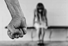 Γαλλία: Νομοσχέδιο - σταθμός για την ενδοοικογενειακή βία- Αλλάζει το ιατρικό απόρρητο