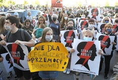 Η Πολωνία αποχωρεί από την ευρωπαϊκή σύμβαση για τη βία κατά των γυναικών - Χιλιάδες στους δρόμους