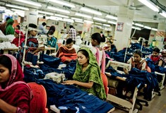Πώς η βιομηχανία της «γρήγορης μόδας» καταστρέφει τον πλανήτη