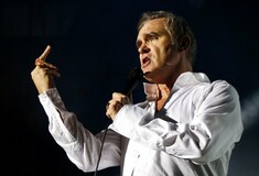 Ο Morrissey διέκοψε συναυλία για να διώξει γυναίκα που διαδήλωνε κατά της ακροδεξιάς